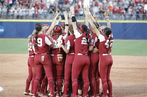 Okla univ softball - Oct 12, 2023 · NORMAN — Oklahoma opened its fall slate in familiar digs. Patty Gasso’s three-time defending national champions were back at Marita Hynes Field on Wednesday night. OU opened its fall softball ... 